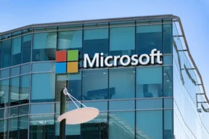 تحديثات أغسطس من Microsoft تصلح أكثر من 400 ثغرة